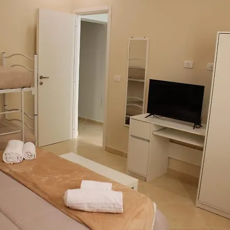 Apartment 24th Avenue *